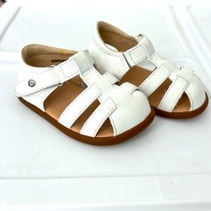 White Baby UGG sandals 4/5